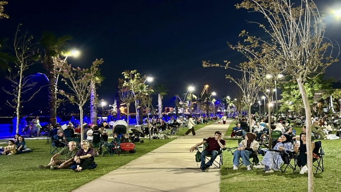 Yarımcada gençlerden müzik dolu gece