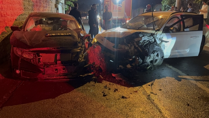 Darıca’da Kafa Kafaya Çarpışma: 6 Kişi Yaralandı