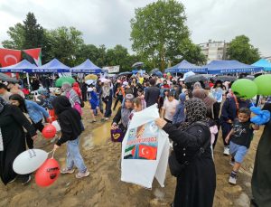Gölcük’te Yağmur Altında Filistin’e Destek