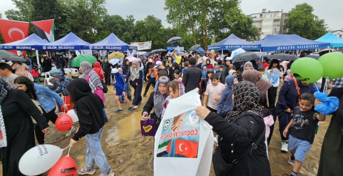 Gölcük’te Yağmur Altında Filistin’e Destek
