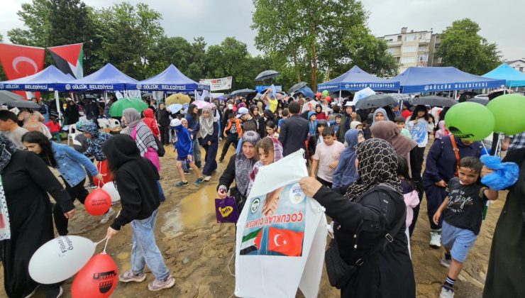 Gölcük’te Yağmur Altında Filistin’e Destek