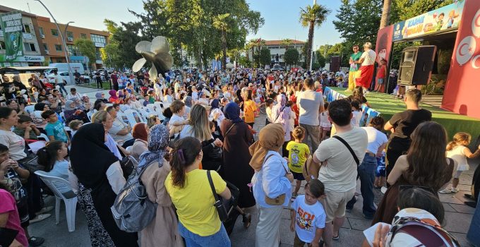 Karne Şenliği’nde Gölcük Anıtpark’ı Doldurdu
