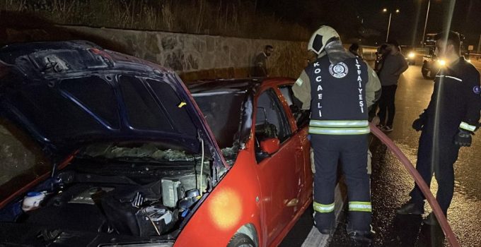 Gebze’de Seyir Halindeki Otomobil Alev Aldı