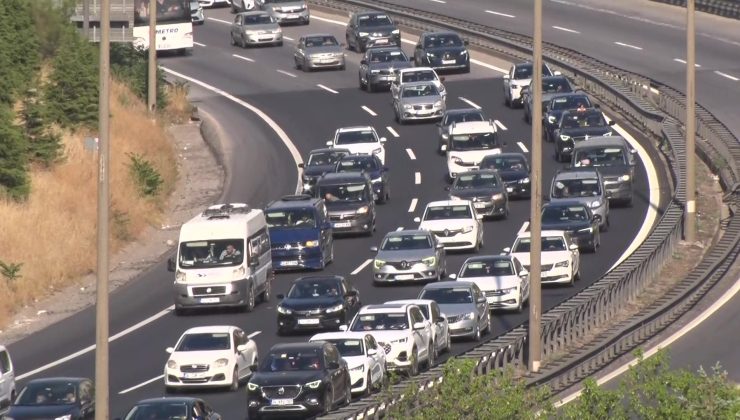 Kilometrelerce trafik kuyruğu oluştu
