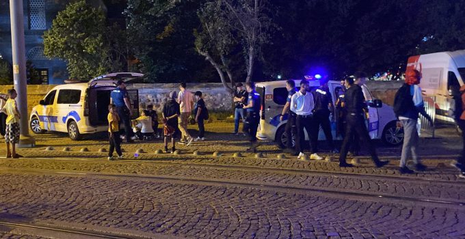 İzmit Kent Meydanı’nda Bıçaklı Kavga