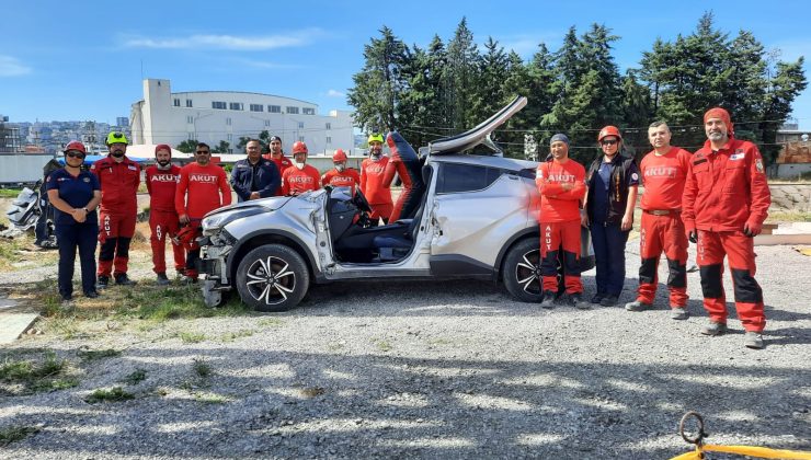 Büyükşehir İtfaiyesi’nden AKUT’a eğitim desteği