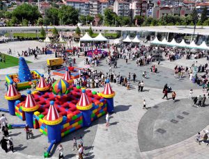 Çocukların neşesi Milli İrade Meydanı’nı sardı
