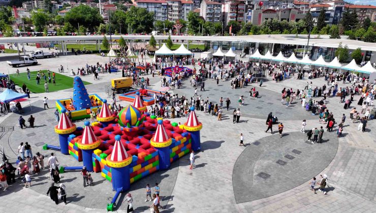 Çocukların neşesi Milli İrade Meydanı’nı sardı