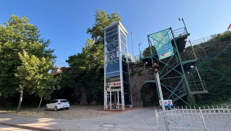 İzmit Tren Garı asansör kulesinde cam montajı tamam