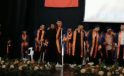 Tümör Tedavisi Gören Öğrencisini Mezuniyet Balosunda Sırtında Taşıdı
