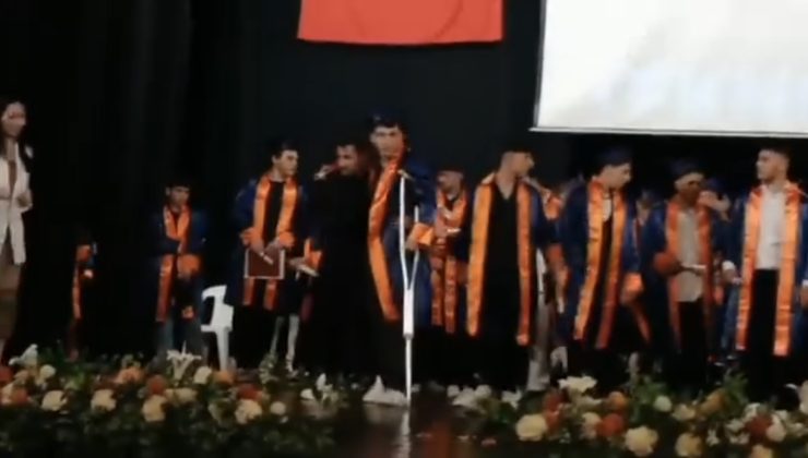 Tümör Tedavisi Gören Öğrencisini Mezuniyet Balosunda Sırtında Taşıdı