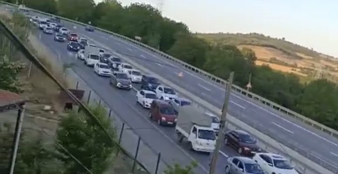 Kandıra’dan Dönenler İzmit Girişinde Trafiğe Takıldı