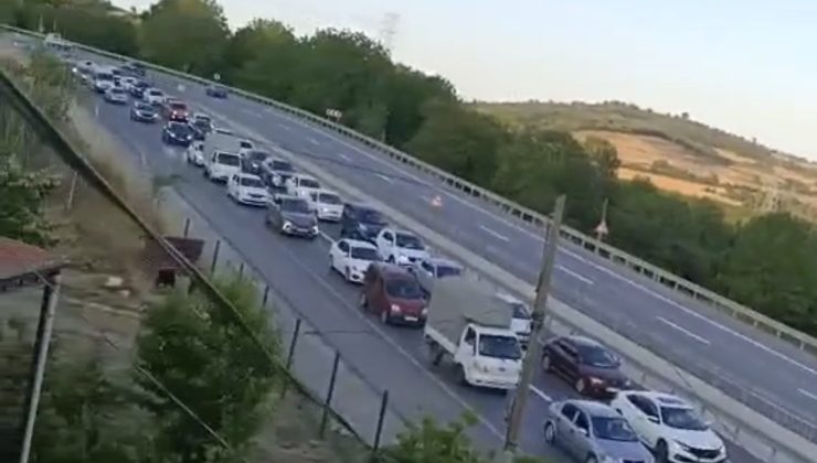 Kandıra’dan Dönenler İzmit Girişinde Trafiğe Takıldı