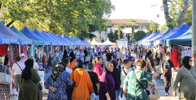 15. Yaz Şenliği Gölcük Anıtpark’ta Başladı