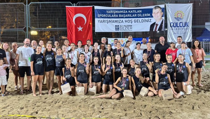 Plaj Voleybolunda Miniklerden Büyük Mücadele