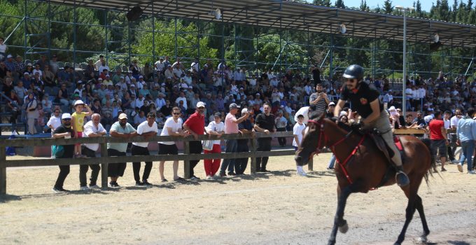 Rahvan At Yarışları Gölcük’te Nefesleri Kesti