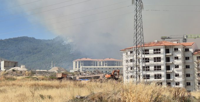 Körfez’de Alevler Evlere Yaklaştı, Havadan Müdahale Başladı
