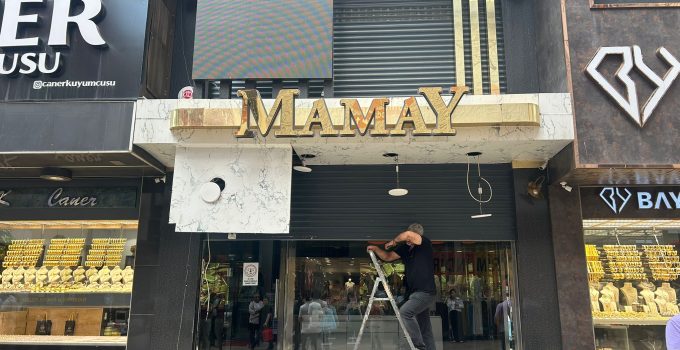 İzmit’te Kuyumcu Ortadan Kayboldu: Alacaklılar Dükkan Önünde Toplandı