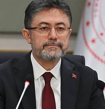 Bakan Yumaklı: Karamürsel’deki Yangının Enerjisi Düşürüldü