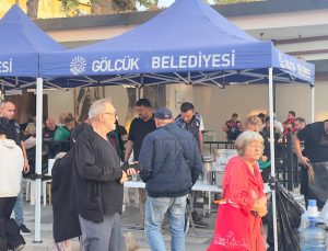Gölcük Belediyesi’nden Depremzedelere Sıcak Çorba İkramı
