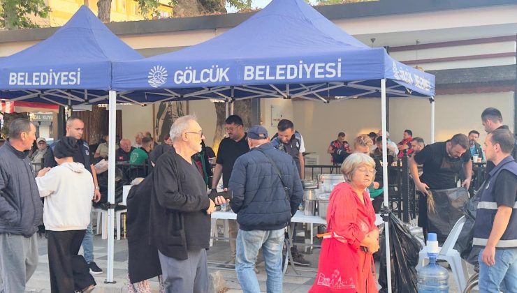 Gölcük Belediyesi’nden Depremzedelere Sıcak Çorba İkramı