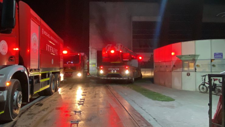 Kartepe’de geri dönüşüm fabrikasında yangın: 1 işçi dumandan etkilendi