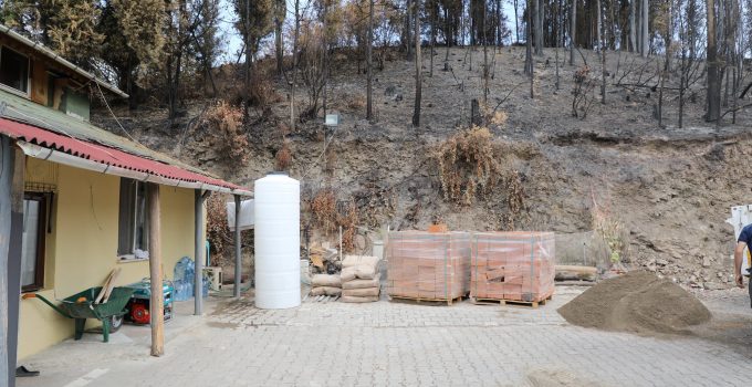 Çalık, Yangında Ahırı Yanan Aileye Yardım Etti