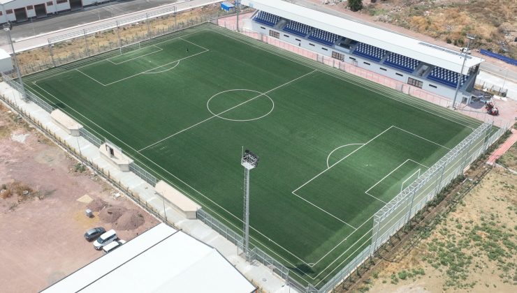 Gençler için bir futbol sahası da Alikahya’ya