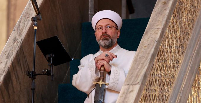 Diyanet’ten Cuma Hutbesinde ‘Kul Hakkı’ Uyarısı