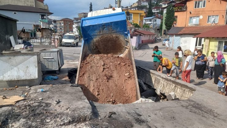 İzmit’te Hafriyat Kamyonu Dereye Düştü