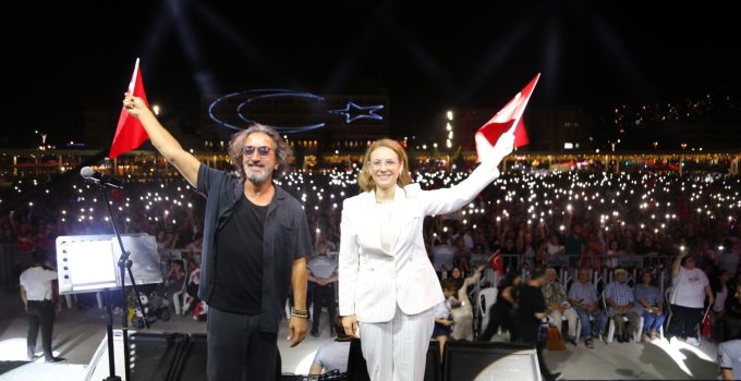 Meydanda “Zafer” coşkusu
