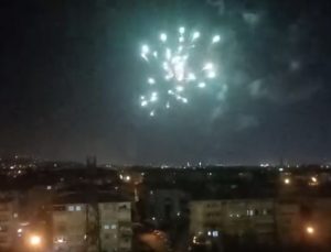Derince’de Yasağa Rağmen Havai Fişek!