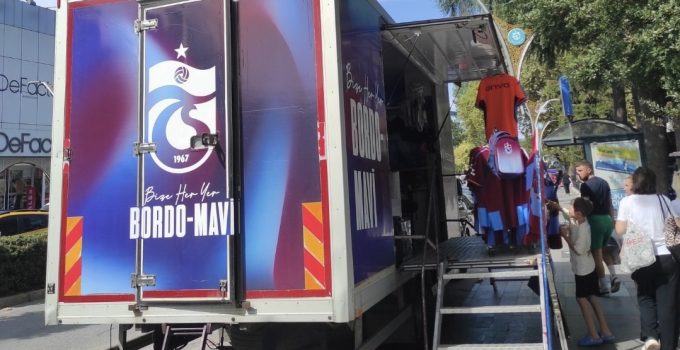 Tepkiler Sonrası Gölcük’teki Trabzon Store Tırı Kaldırılıyor