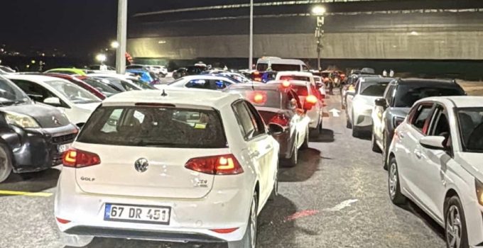 Kocaeli Stadyumu’nda Trafik Çilesi Taraftarı Çileden Çıkardı