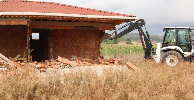 Körfez’de Kırsaldaki Kaçak Yapı Yıkıldı
