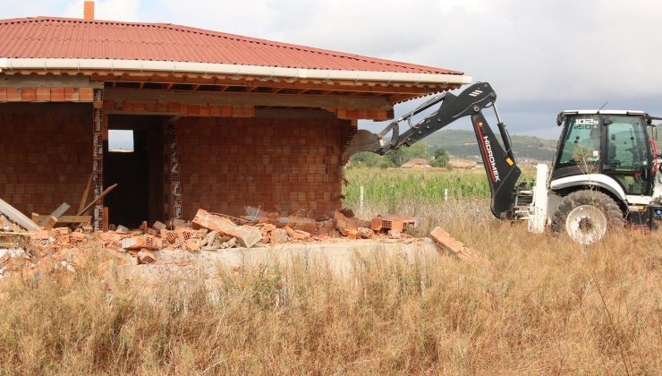Körfez’de Kırsaldaki Kaçak Yapı Yıkıldı