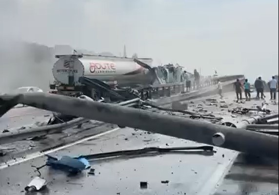 Dilovası’nda Tanker Kazası: D-100 Karayolu Ulaşıma Kapandı