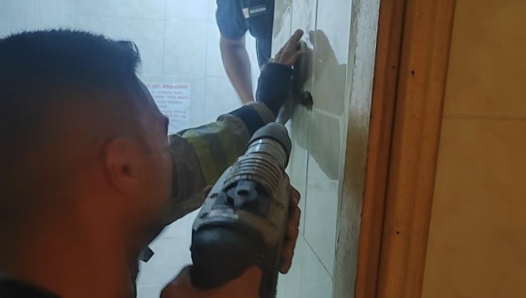 İzmit’te Telefonunu Almak İsterken Havalandırma Boşluğuna Düştü