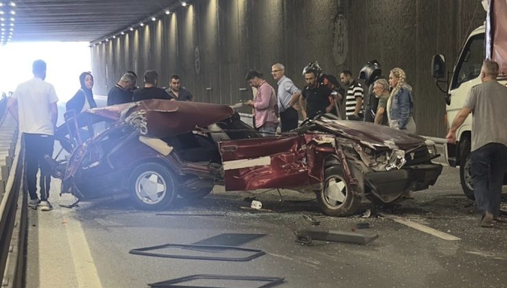 Karamürsel’de Feci Kaza: Otomobil İkiye Bölündü