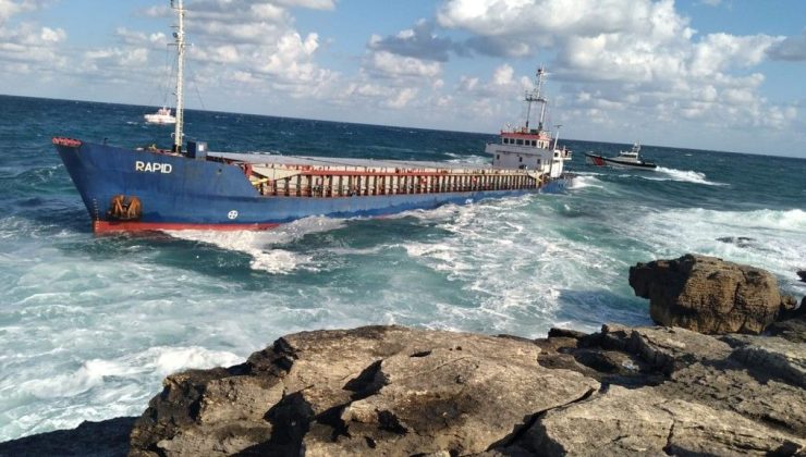 Kandıra’da Kargo Gemisi Karaya Oturdu
